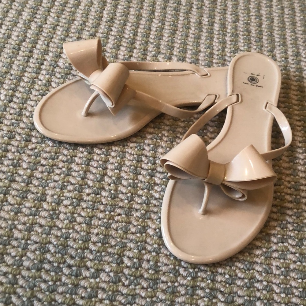 Plastic thongs with bows